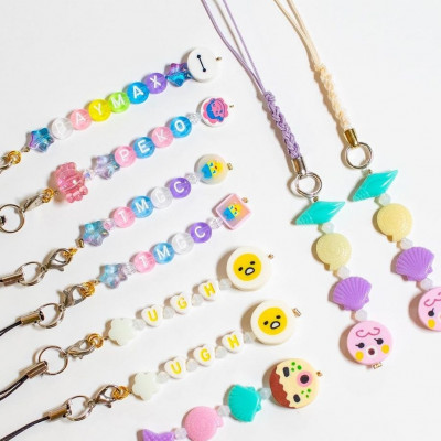 Phone charms: Το νέο trend που έχουν αγαπήσει όλες οι αγαπημένες μας celebs