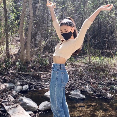 Αυτά είναι τα υπέροχα sneakers που λατρεύει η Ariana Grande