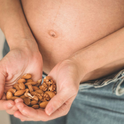 Ξηροί καρποί στην εγκυμοσύνη: Τα οφέλη για το έμβρυο το πρώτο τρίμηνο