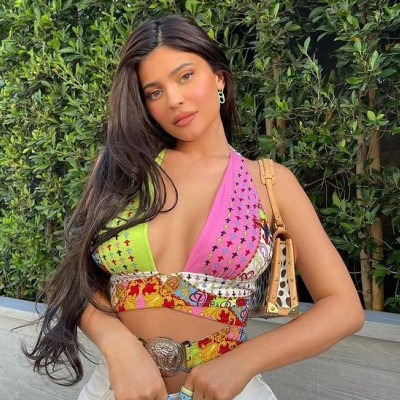 Kylie Jenner: Δεν την έχεις δει ποτέ ξανά με τόσο κοντά μαλλιά (photos)