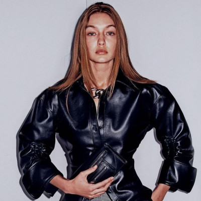 Τα μποτάκια της Gigi Hadid είναι ό,τι πιο άνετο και στυλάτο μπορείς να φορέσεις (video)