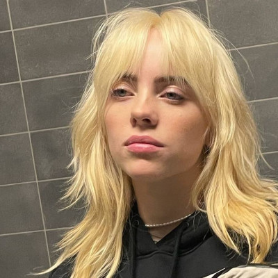 Απίστευτο! Η Billie Eilish άλλαξε και πάλι τα μαλλιά της