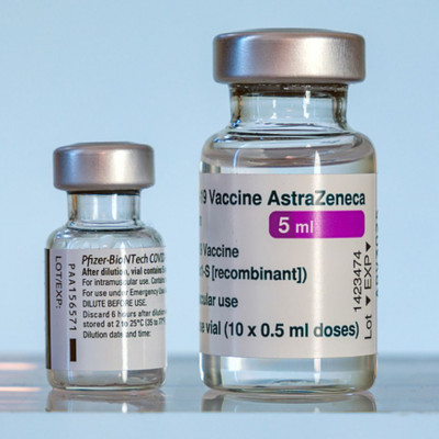 Κορονοϊός: Μπορεί η πρώτη δόση του εμβολίου να γίνει με AstraZeneca και η δεύτερη με Pfizer;