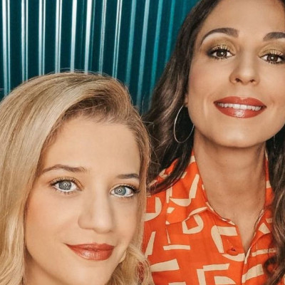 Παπουτσάκη - Θεωνά: Έψησαν πίτσα κι έφαγαν με τις οικογένειές τους