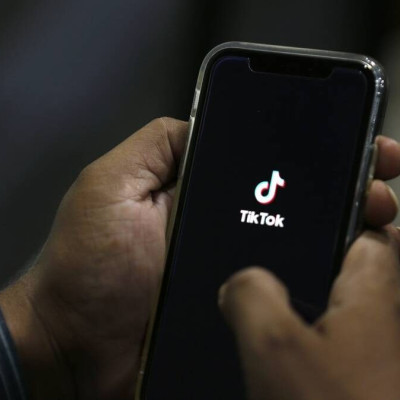 Βόμβα για TikTok: «Πόλος έλξης για παιδόφιλους» - Οι παγίδες των μέσων κοινωνικής δικτύωσης