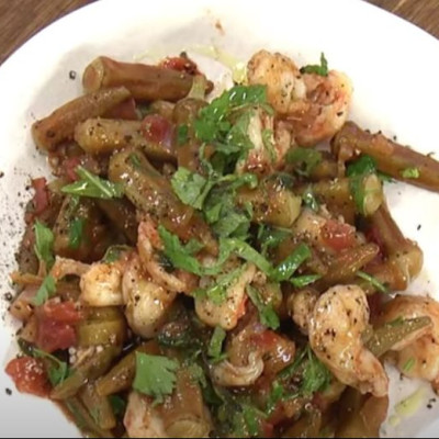 Άκης Πετρετζίκης: Μπάμιες με γαρίδες