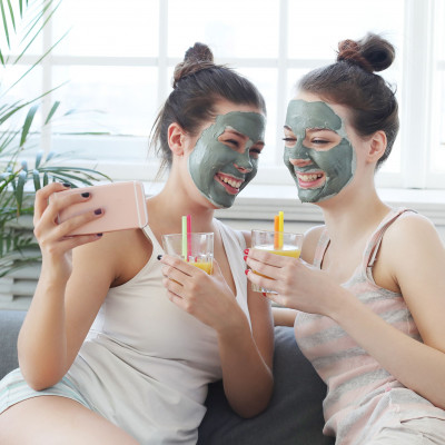 Αυτή η μάσκα ομορφιάς έχει γίνει viral στο TikTok για πολύ συγκεκριμένο λόγο