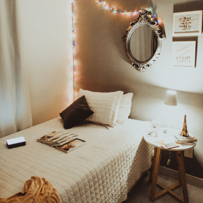 Έχεις μικρό δωμάτιο; 6 tips για να το κάνεις να φαίνεται μεγαλύτερο