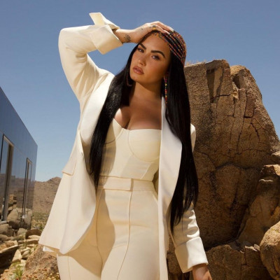 Demi Lovato: Το post με μαγιό που έκανε το Instagram να παραλύσει (video)