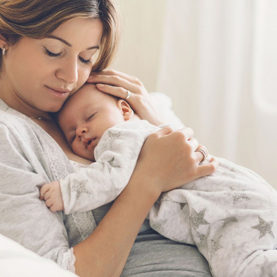 Πόνος στην κοιλιά μετά τον τοκετό: Είναι φυσιολογικός;