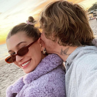 Η Hailey Bieber δημοσίευσε τις πιο ωραίες φωτογραφίες του Justin