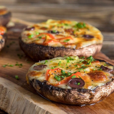 Άκης Πετρετζίκης: Μανιτάρια πίτσα