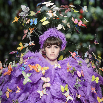 Η εμμονή μας με το σχέδιο-πεταλούδα που μεσουρανούσε τη δεκαετία του '90 έχει ένα βαθύτερο νόημα