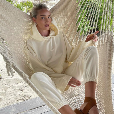 Αυτά τα ρούχα και αξεσουάρ φορούν τώρα όλες οι αγαπημένες μας celebrities