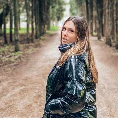 Αφροδίτη Λιάντου: 10 εμφανίσεις της που αποδεικνύουν πως είναι fashion icon