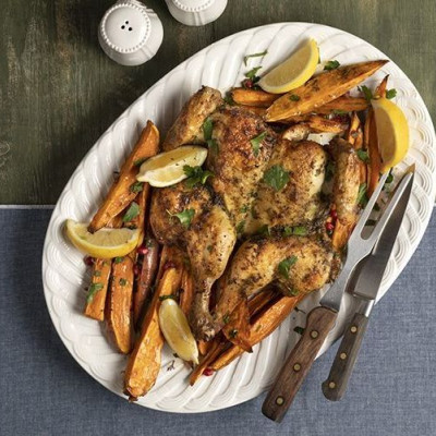 Άκης Πετρετζίκης: Κοτόπουλο με γλυκοπατάτες στον φούρνο