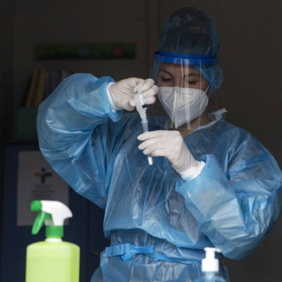 Κρούσματα σήμερα: 2.411 νέα ανακοίνωσε ο ΕΟΔΥ -  67 θάνατοι σε 24 ώρες, στους 837 οι διασωληνωμένοι