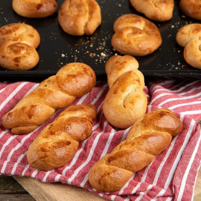 Άκης Πετρετζίκης: Πασχαλινά Σμυρναίικα κουλουράκια