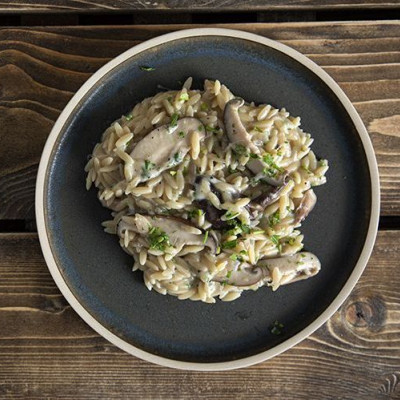 Άκης Πετρετζίκης: Κριθαρότο με μανιτάρια