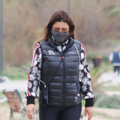 Η αθλητική εμφάνιση της Έλενας Παπαρίζου με τον συζυγό της δείχνει πόσο fit είναι (photos)