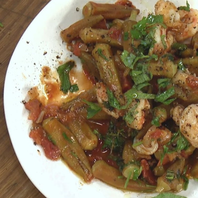 Άκης Πετρετζίκης: Μπάμιες με γαρίδες