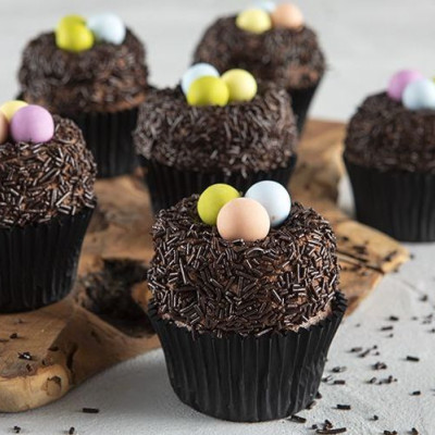 Άκης Πετρετζίκης: Cupcakes φωλίτσες