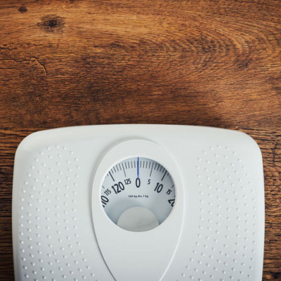 Απώλεια βάρους χωρίς δίαιτα μετά τα 60: Με ποιες παθήσεις συνδέεται (εικόνες)