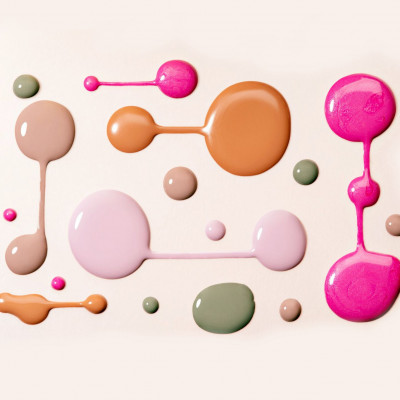 She comes in colors! 10 ανοιξιάτικα βερνίκια για να κάνεις το μανικιούρ σου πιο χαρούμενο