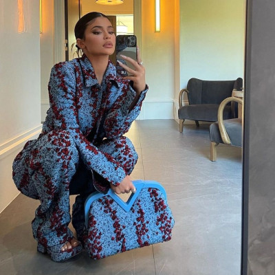 Η Kylie Jenner βρήκε το πιο cool bra top και κοστίζει μόλις 20 δολάρια