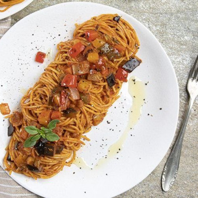 Άκης Πετρετζίκης: Νηστίσιμη μακαρονάδα με ρατατούι