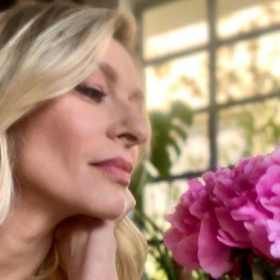 Αυτή είναι η συνταγή της Ζέτας Δούκα για τραγανό κέικ καρότου με καρύδια