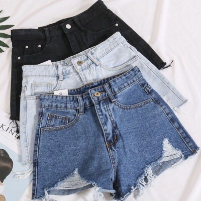 Shopping Guide: Τα ωραιότερα τζιν σορτς που θα φοράς άνετα όλη την ημέρα