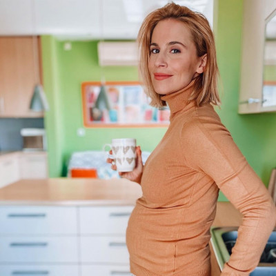 Νάντια Μπουλέ: Μας δείχνει τη φουσκωμένη κοιλίτσα της σε νέα φωτογραφία (photos)