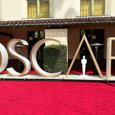 Όσκαρ 2021: Οι πρώτες λαμπερές εμφανίσεις στο κόκκινο χαλί!