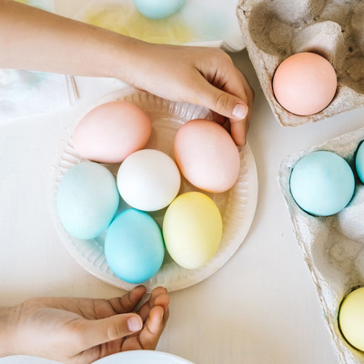 Βάψτε τα πασχαλινά αυγά ανέξοδα και με φυσικό τρόπο