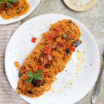 Ακης Πετρετζίκης: Νηστίσιμη μακαρονάδα με ρατατούι