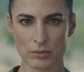 V is for victory! Όλα όσα πρέπει να γνωρίζεις για να επαναφέρεις τη συμμετρία στο πρόσωπό σου