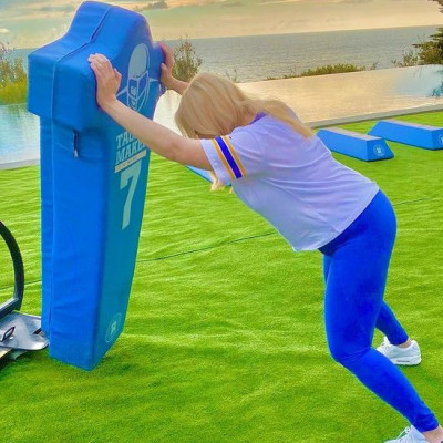 H διάσημη ηθοποιός ποζάρει με εσώρουχα μετά την απώλεια 27 κιλών και εντυπωσιάζει