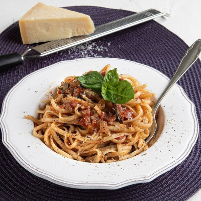 Άκης Πετρετζίκης: Σπαγγέτι με σάλτσα ντομάτας