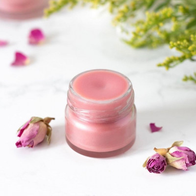 Shopping guide: 7 lip balm για βελούδινα χείλη στο πι και φι