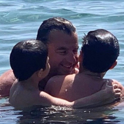 Ο Γιώργος Λιάγκας γιόρταζε και το ομορφότερο δώρο του το έκαναν οι γιοι του