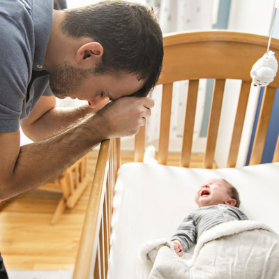 Κινδυνεύουν και οι μπαμπάδες από επιλόχειο κατάθλιψη;