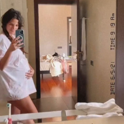 Οι αναμαλλιασμένες καλημέρες της Χριστίνας Μπόμπα και ο χορός στον καθρέφτη