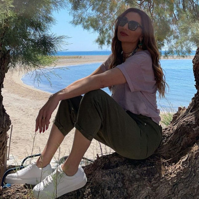 Η Δέσποινα Βανδή πήγε στην Κρήτη και εντυπωσίασε με τις αναλογίες της