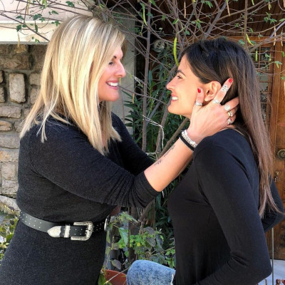 Οι σπάνιες φώτο της Χριστίνας Μπόμπα με την κούκλα μαμά της