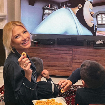 Φαίη Σκορδά: Τα self test των γιων της & οι αγκαλιές πριν την επιστροφή στο σχολείο