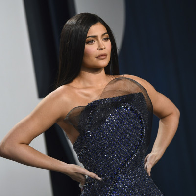 Το νέο μανικιούρ της Kylie Jenner θα το προτιμούσαμε σε πιο κοντά νύχια