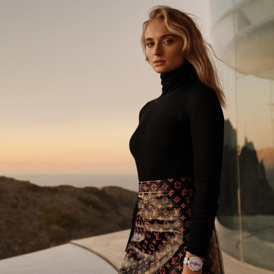 Η Sophie Turner φόρεσε τα απόλυτα σανδάλια της φετινής χρονιάς