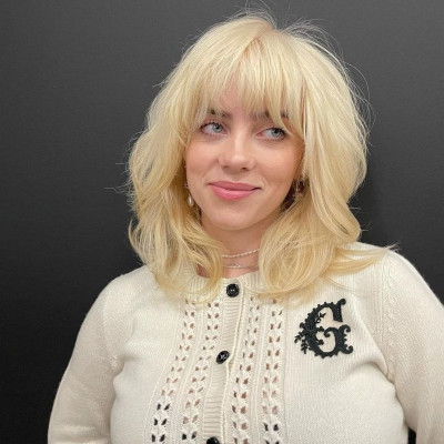Billie Eilish: Αποκάλυψε ποιος της έβαλε την ιδέα για τα ξανθά μαλλιά
