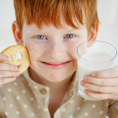 Γιατί τα παιδιά πρέπει να πίνουν γάλα και ποιο είναι το καλύτερο;